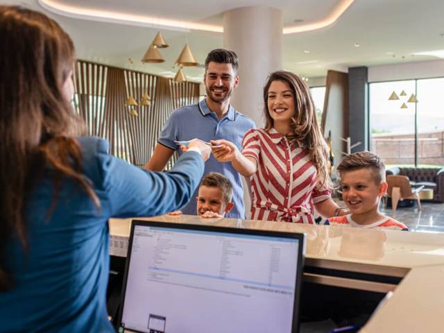 Marketing digital para hotéis: autoridade, experiência e reservas diretas
